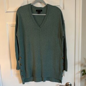 Tahari Women's Soft Green V-Neck Sweater Tunic